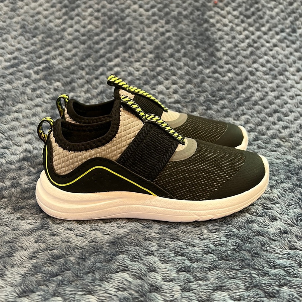 BRAND NEW, UNWORN Athletic Works Memory Foam Slip-On Boys/Toddler size 10